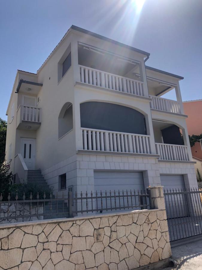 Apartments Sandra Рогозница Экстерьер фото