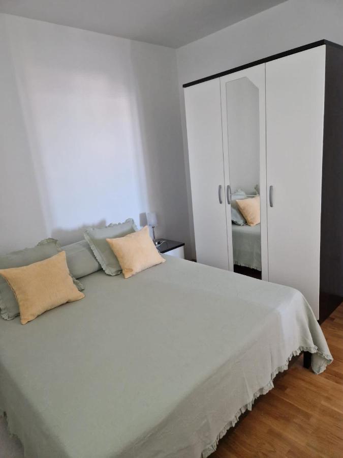 Apartments Sandra Рогозница Экстерьер фото