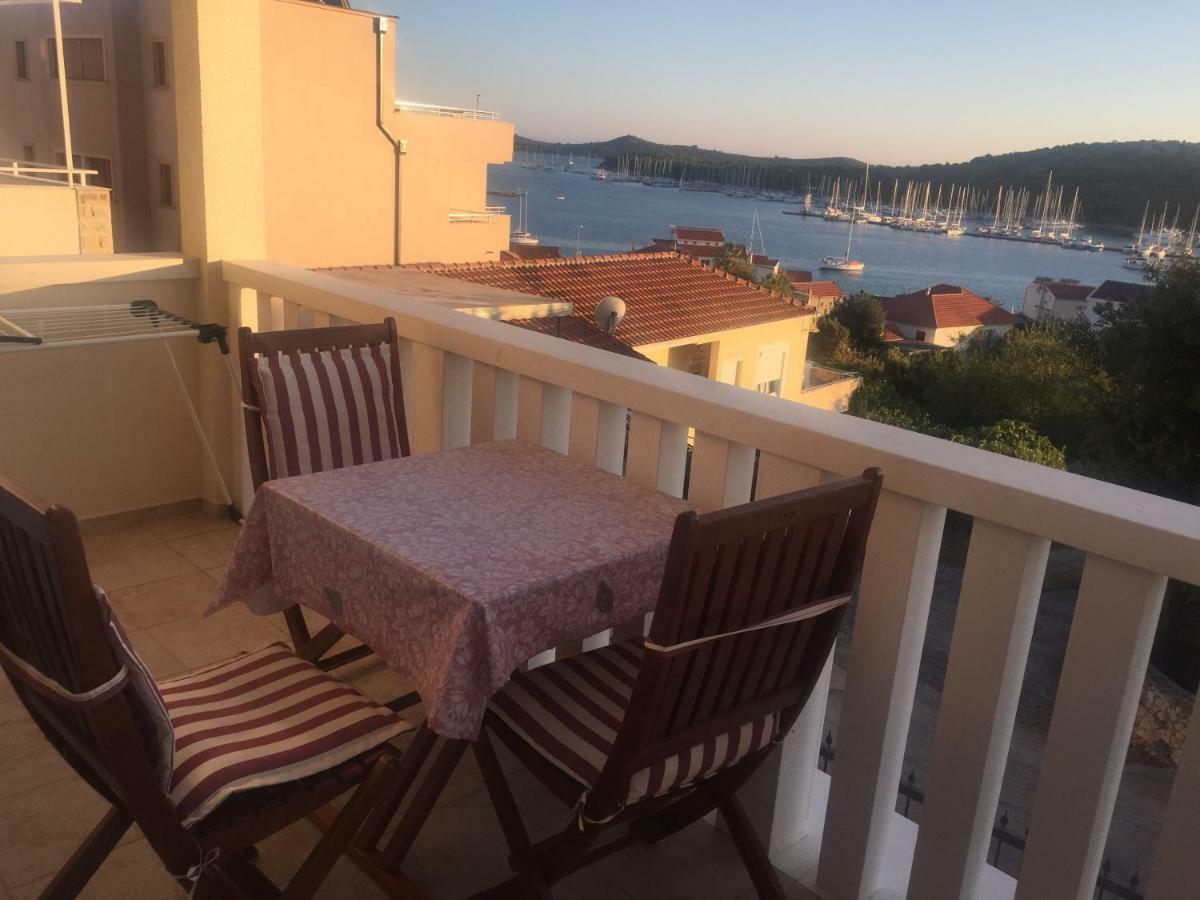 Apartments Sandra Рогозница Экстерьер фото